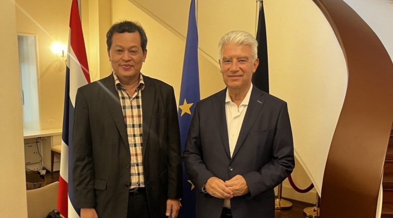 นายยุทธนา หยิมการุณ อุปนายก สมาคมกีฬาฟุตบอลแห่งประเทศไทย ในพระบรมราชูปถัมภ์เข้าร่วมงานPartnership between Fc Augsburg and Buriram United F.C at the German Ambassador Residence South Sathorn road Bangkok