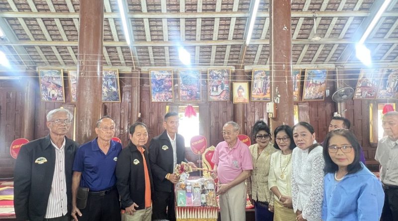 นายยุทธนา หยิมการุณ นายกสมาคมชาวเพชรบุรี  มอบหมายให้ พันโทเสนาะ  ปิ่นทอง  เลขานุการสมาคมฯ พร้อมด้วยกรรมการบริหารสมาคมชาวเพชรบุรี เข้าร่วมงานทำบุญอัฐิบรรพบุรุษ ของท่าน ดร.สุเมธ  ตันติเวชกุล กรรมการและเลขาธิการมูลนิธิชัยพัฒนา