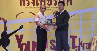 นายสถิตย์ กระต่ายอินทร์ ผู้แทนสมาคมชาวเพชรบุรี ได้ร่วมเป็นเกียรติ มอบรางวัลการแข่งขันเซปัคตะกร้อ “ทรงเพชรคัพ” ระดับเยาวชนเพชรบุรี