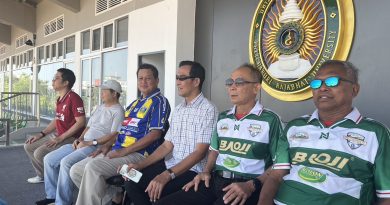 นายวรวุฒิ วิบูลย์ศิริชัย ประธานที่ปรึกษา นายยุทธนา หยิมการุณ ประธานสโมสร นายบุญมา สิริธรังสี รองประธาน นายประหยัด แสงหิรัญ ผู้จัดการทีม ได้ร่วมสังเกตุการณ์การคัดเลือก นักเตะ เยาวชนในจังหวัดเพชรบุรี และจังหวัดใกล้เคียง เพื่อเข้ามาเล่นฟุตบอลอาชีพ ในสังกัด ทีม เพชรบุรี PBRU FC