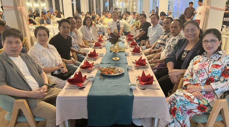 นายยุทธนาหยิมการุณ อดีตอธิบดีกรมธนารักษ์ ร่วมงาน ผู้บริหาร กรมธนารักษ์ ที่จะเกษียณ 30กันยายน 1569 ธนารักษ์พื้นที่ระยอง ผู้ตรวจกรมธนารักษ์ 2ท่าน