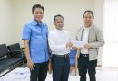 นาย ประหยัด แสงหิรัญ กรรมการสมาคมชาวเพชรบุรี เป็นตัวแทน นายวรวุฒิ วิบูลศิริชัย อุปนายกสมาคมชาวเพชรบุรี(นักเรียนเก่าโรงเรียนเบญจมฯ)มอบเงินส่วนตัวเป็นจำนวนเงิน 20,000.-(สองหมื่นบาทถ้วน)ให้กับโรงเรียนเบญจมฯเพื่อสนับสนุนกิจกรรมของโรงเรียน ในนามสมาคมชาวเพชรบุรี